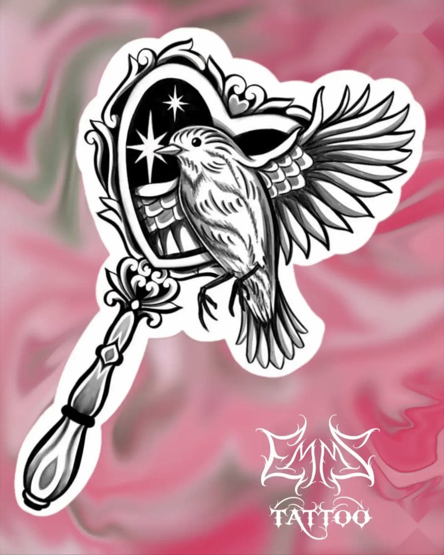 Flash-ontwerp van EmmsTattoo in Lelystad: vogel met handspiegel